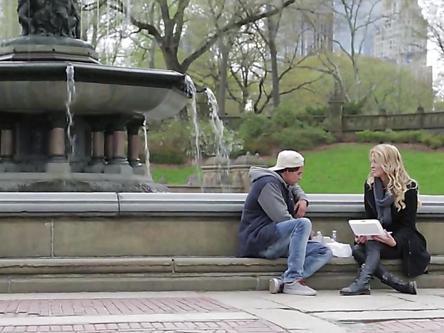 Beautiful MILF Jessica Drake fucks a boy on Christmas