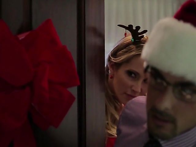 Beautiful MILF Jessica Drake fucks a boy on Christmas