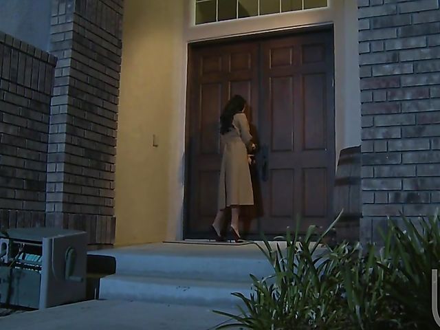 Big tits stunner Alektra Blue makes her man cum