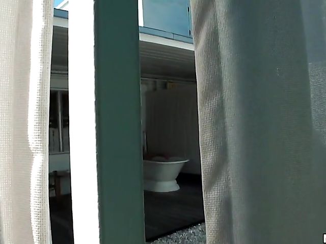 Sweet teen  Katie Banks gets boend in bed after bath