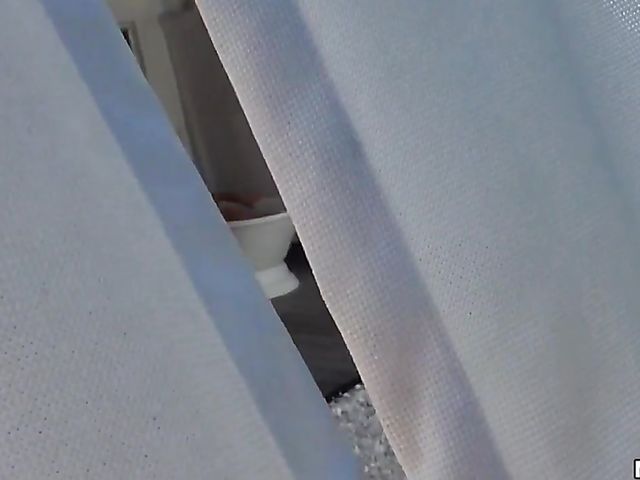 Sweet teen  Katie Banks gets boend in bed after bath