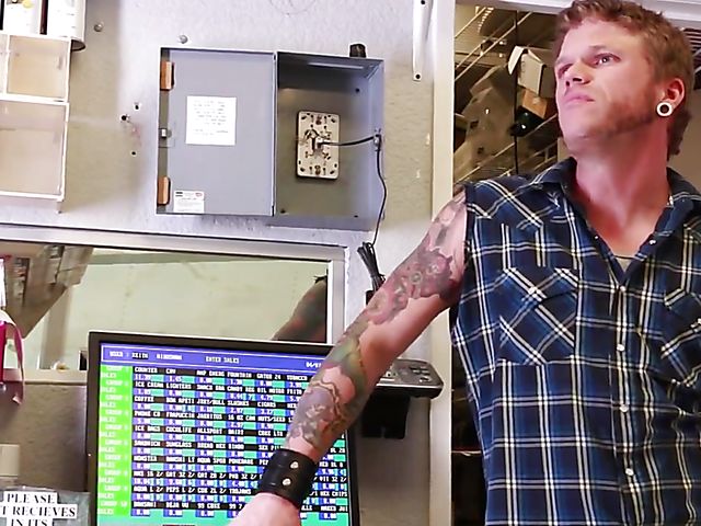 Lesbian tattooed babe Bonnie Rotten squirting with AJ Applegate 