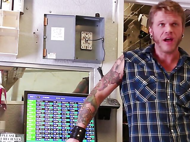 Lesbian tattooed babe Bonnie Rotten squirting with AJ Applegate 