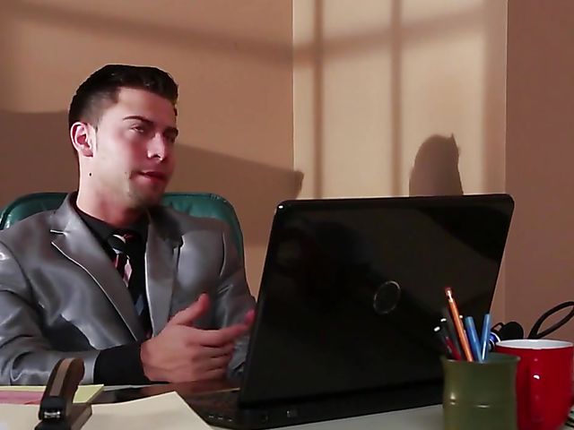 Lesbian tattooed babe Bonnie Rotten squirting with AJ Applegate 