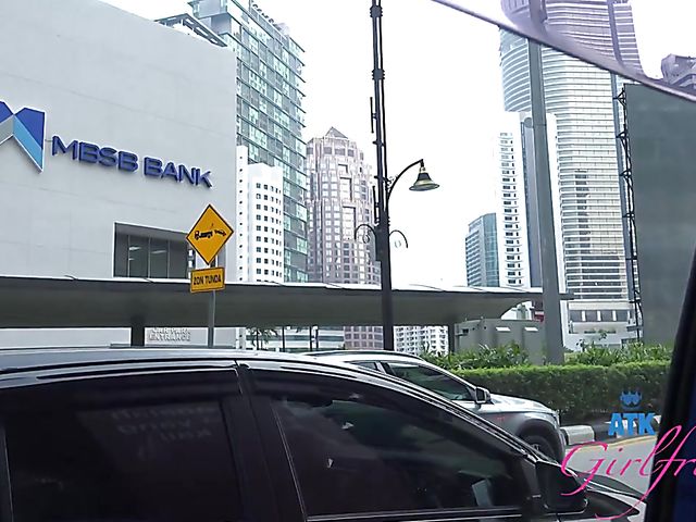 Kenzie Reeves - Making GF's meaty pussy squirt 