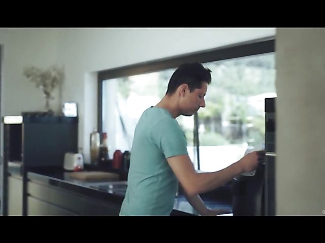 Luna Corazon's black pussy for a white guy on breakfast 