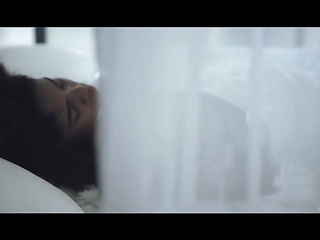 Luna Corazon's black pussy for a white guy on breakfast 