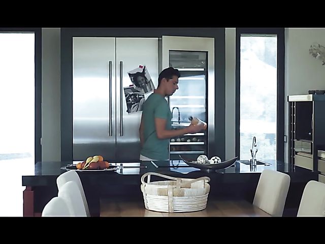 Luna Corazon's black pussy for a white guy on breakfast 