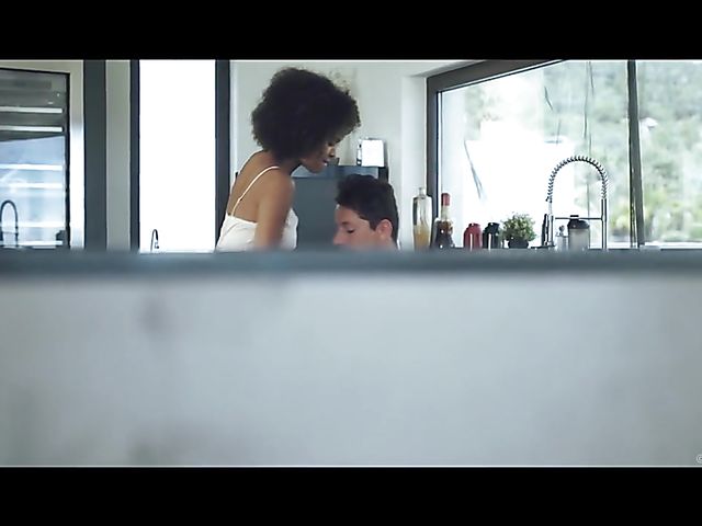 Luna Corazon's black pussy for a white guy on breakfast 