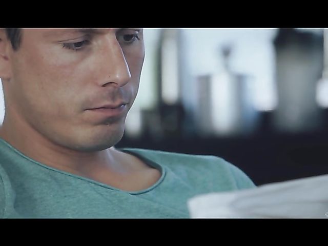 Luna Corazon's black pussy for a white guy on breakfast 