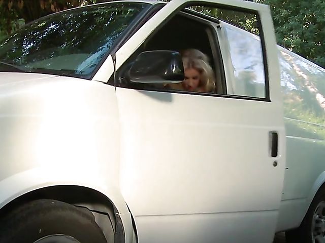 Stacked mom Lisa Ann gets her huge melons fucked by the pool