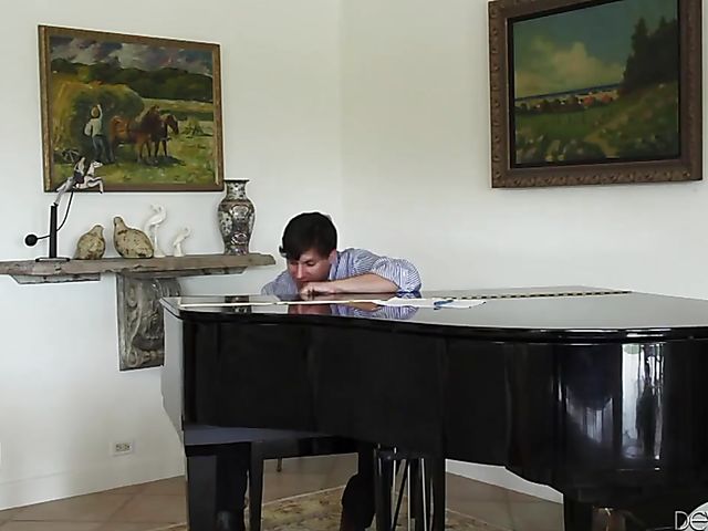 Cheating wife Olivia Wilder fucks loser Anthony Rosano