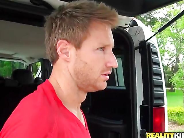 MILF Hunter bangs sporty Misty Law in his bed 