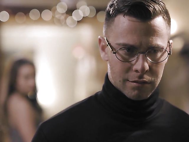 Lucky guy threesome with Abigail Mac and Whitney Wright