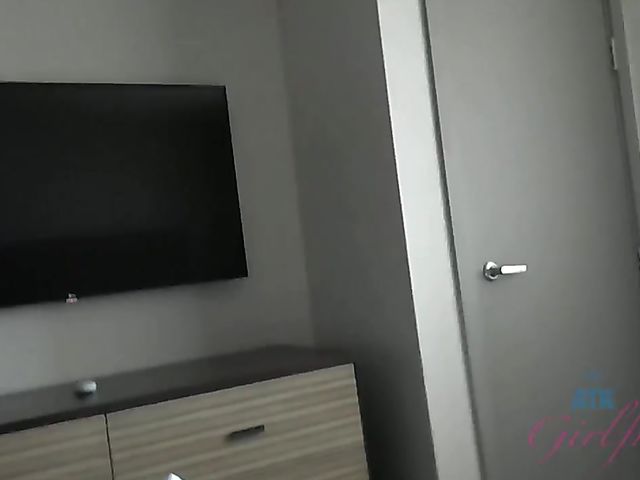 POV girlfriend Emma Hix wants to make him cum