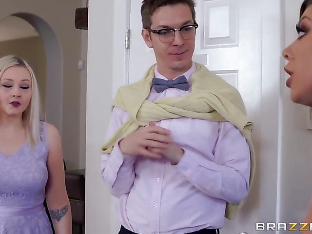 Nerd anal fucks heavily tattooed Karma Rx