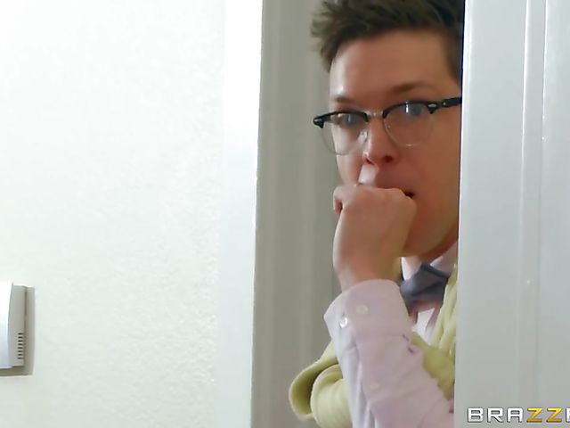 Nerd anal fucks heavily tattooed Karma Rx