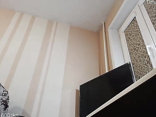 Busty amateur vibrates her pussy with her panties on 