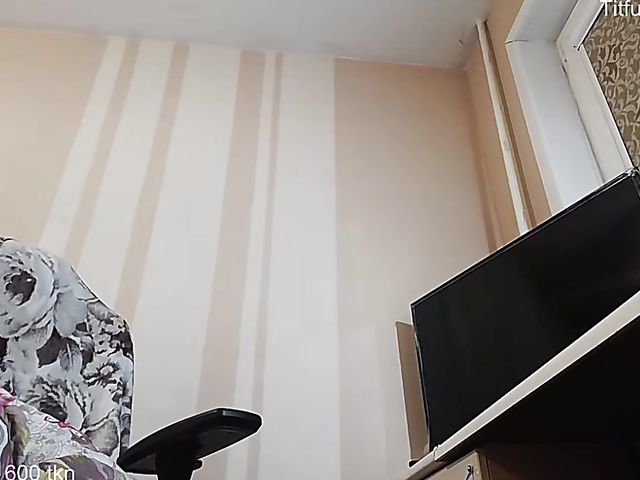 Busty amateur vibrates her pussy with her panties on 