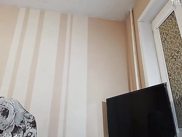 Busty amateur vibrates her pussy with her panties on 