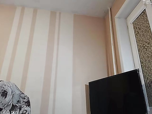 Busty amateur vibrates her pussy with her panties on 