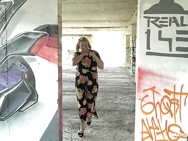 Fat mature has sex with a construction worker