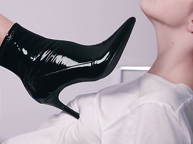 Lesbian Mia has a strapless dildo to fuck that geek girl