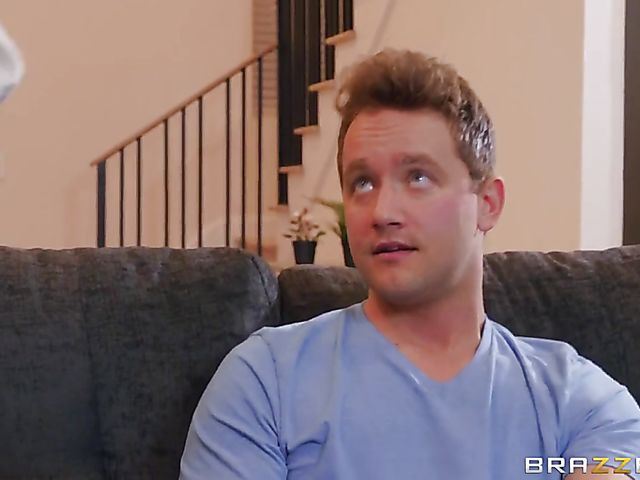 Pantyhose MILF Dana Dearmond gets screwed in the bathroom