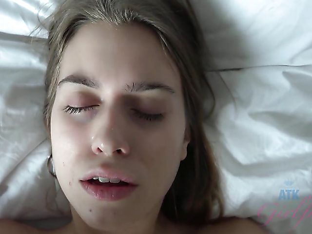 Foot job and fuck in the morning with Jill Kassidy