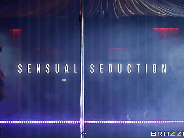 Big tits stripper Abigail Mac fucking for cash