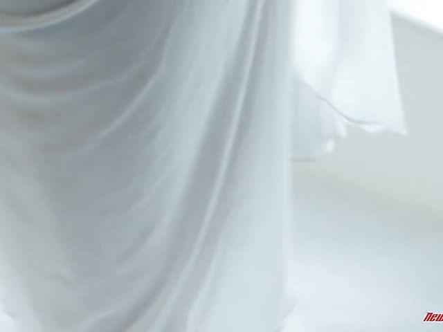 Demi Sutra - Ebony bath and bedroom fun