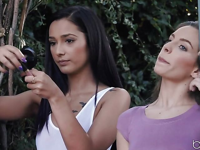 Big tit latina Mercedes Carrera loves tennis and cock