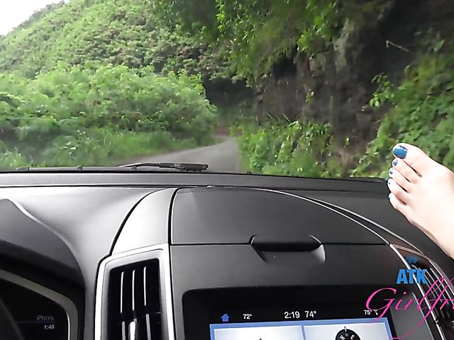 Naughty teen Brooke Haze shows her feet and cunt in the car