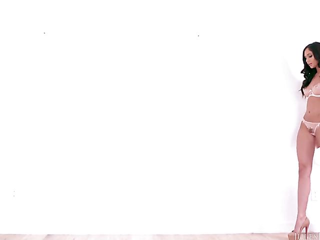 Ariana Marie loves that black enormous cock