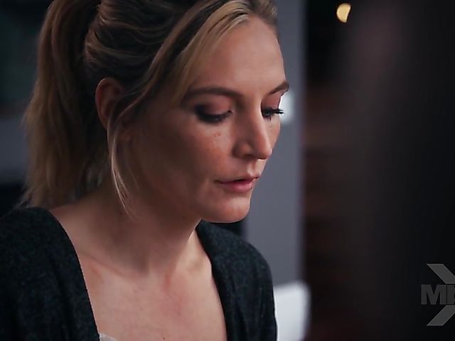 Lingerie MILF Mona Wales gets pounded by Zac Wild