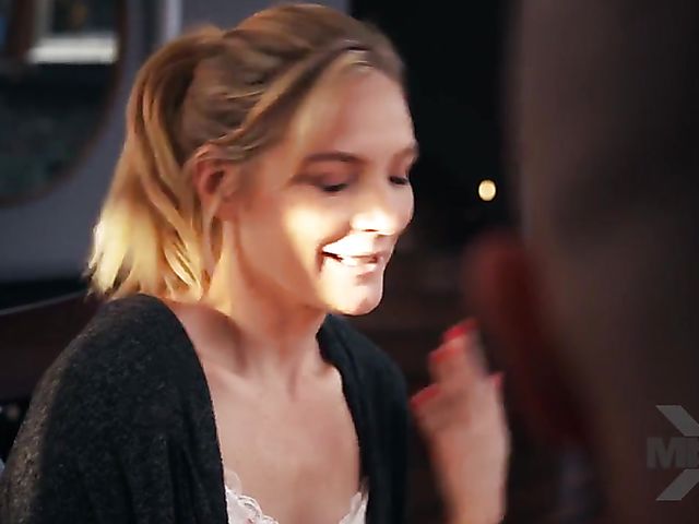 Lingerie MILF Mona Wales gets pounded by Zac Wild