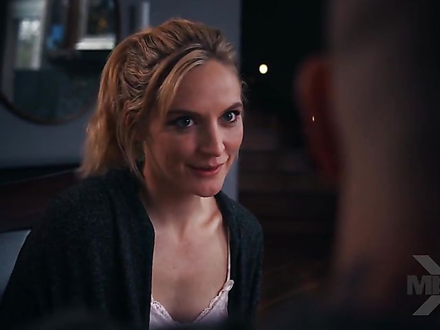 Lingerie MILF Mona Wales gets pounded by Zac Wild