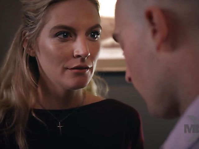 Lingerie MILF Mona Wales gets pounded by Zac Wild