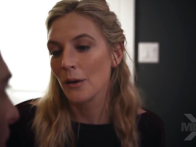 Lingerie MILF Mona Wales gets pounded by Zac Wild