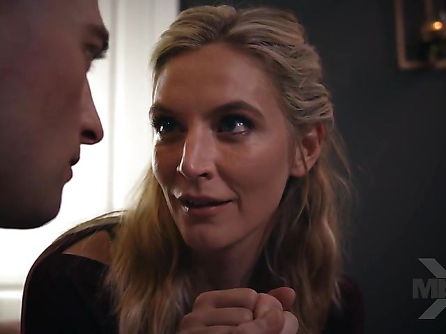 Lingerie MILF Mona Wales gets pounded by Zac Wild