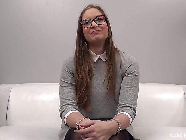Glasses blowjob with 24-year-old Czech Viktorie
