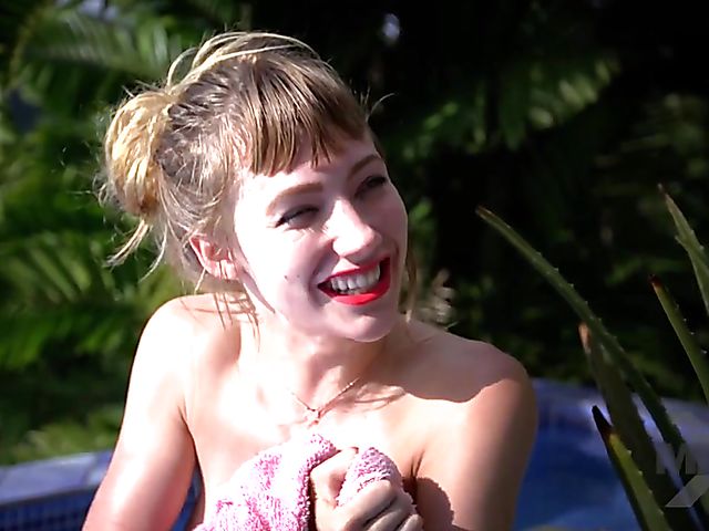 Pool fuck with skinny chick Ivy Wolfe