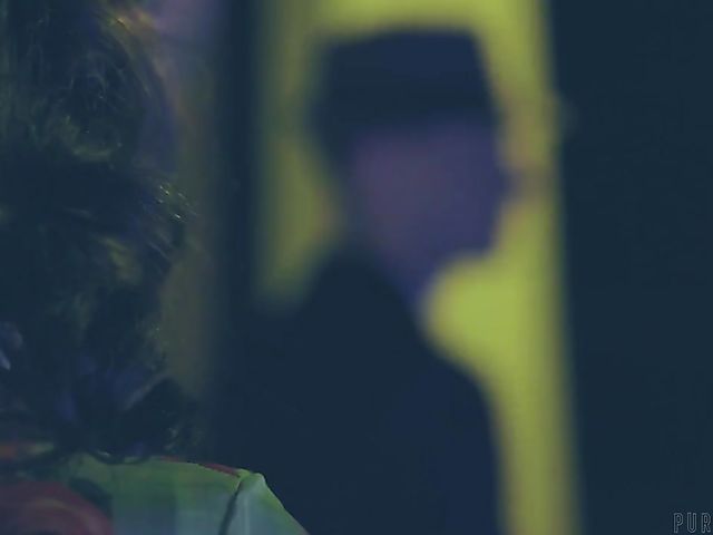 FFM threesome with kinky Whitney Wright and Casey Calvert