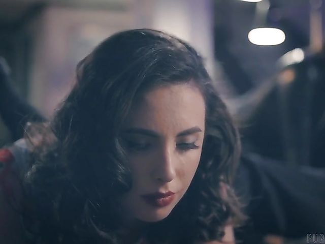 FFM threesome with kinky Whitney Wright and Casey Calvert