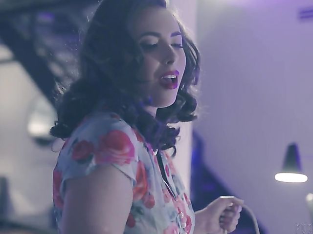 FFM threesome with kinky Whitney Wright and Casey Calvert