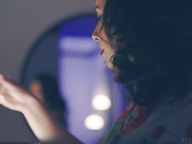 FFM threesome with kinky Whitney Wright and Casey Calvert