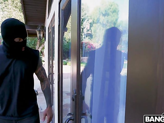 Black on black hardcore with Osa Lovely and horny robber Eddie Jaye