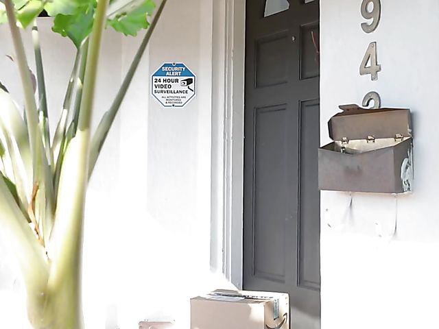 Backyard workout and sex with big ass MILF Rose Monroe