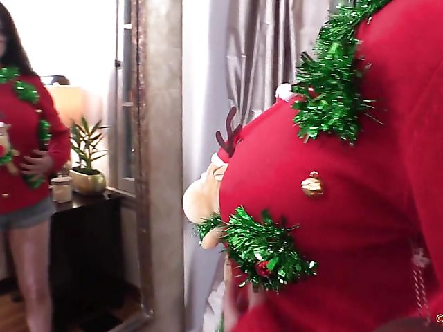 Tessa Fowler's massive boobs exposed on Xmas