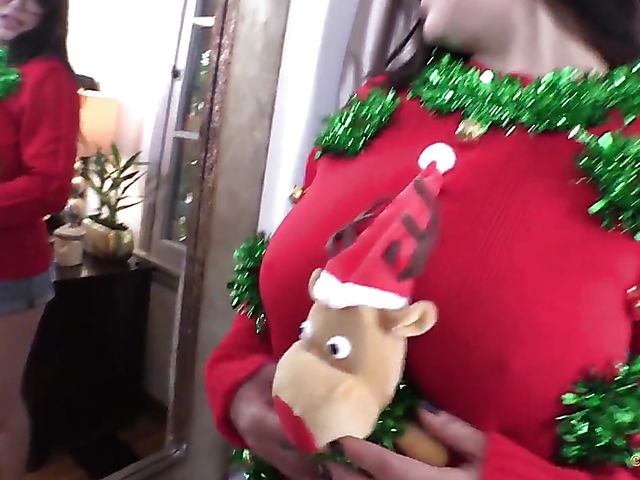 Tessa Fowler's massive boobs exposed on Xmas